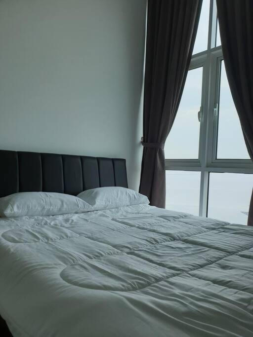 Direct Qbm & Ikea *Highfloor Sunrise Seaview Condo 峇六拜 外观 照片